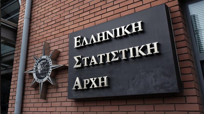 Η ΕΛΣΤΑΤ παρουσιάζει εξαιρετικά περίεργα στοιχεία με αποτέλεσμα να φαίνεται ότι η κυβέρνηση έχει επιτελέσει «θαύμα» με τη μείωση της ανεργίας