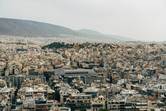 Μετωπική σύγκρουση κυβέρνησης - δήμων καθώς υπογείως ετοιμάζεται η αφαίρεση των υπηρεσιών δόμησης από τους ΟΤΑ