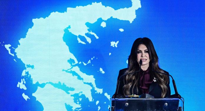 Η ΔΕΗ, η δημόσια επιχείρηση ηλεκτρισμού, καθώς και 3 ελληνικές ιδιωτικές εταιρείες βρίσκονται στο πελατολόγιο του λομπίστα Χρήστου Μαραφάτσου, που έχει γίνει η «σκιά» της Κίμπερλι Γκίλφοϊλ,