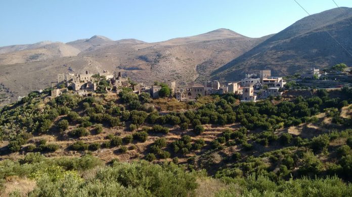 Τους μικρούς οικισμούς, όπως η Βάθεια στη Μάνη, δίνει βορά σε μεγάλους επενδυτές σχέδιο νόμου του ΥΠΕΝ
